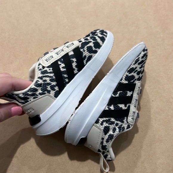 Adidas toddler size 6 leopard print sneaker shoes - Picture 4 of 6